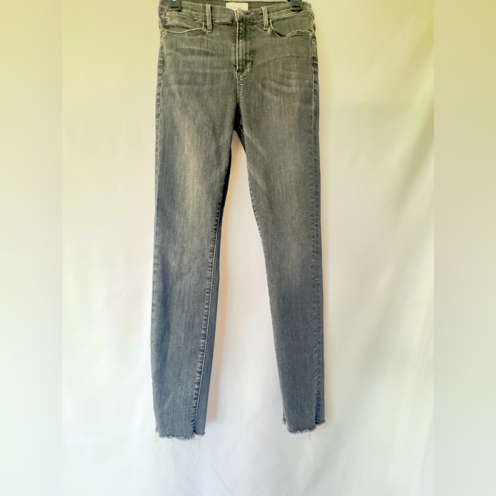 Frame Le High Skinny Jeans in a faded black raw hem size 28